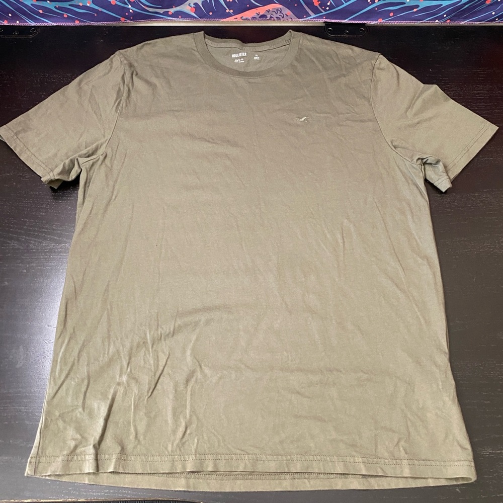 Hollister Men's Olive Green Crewneck Tee